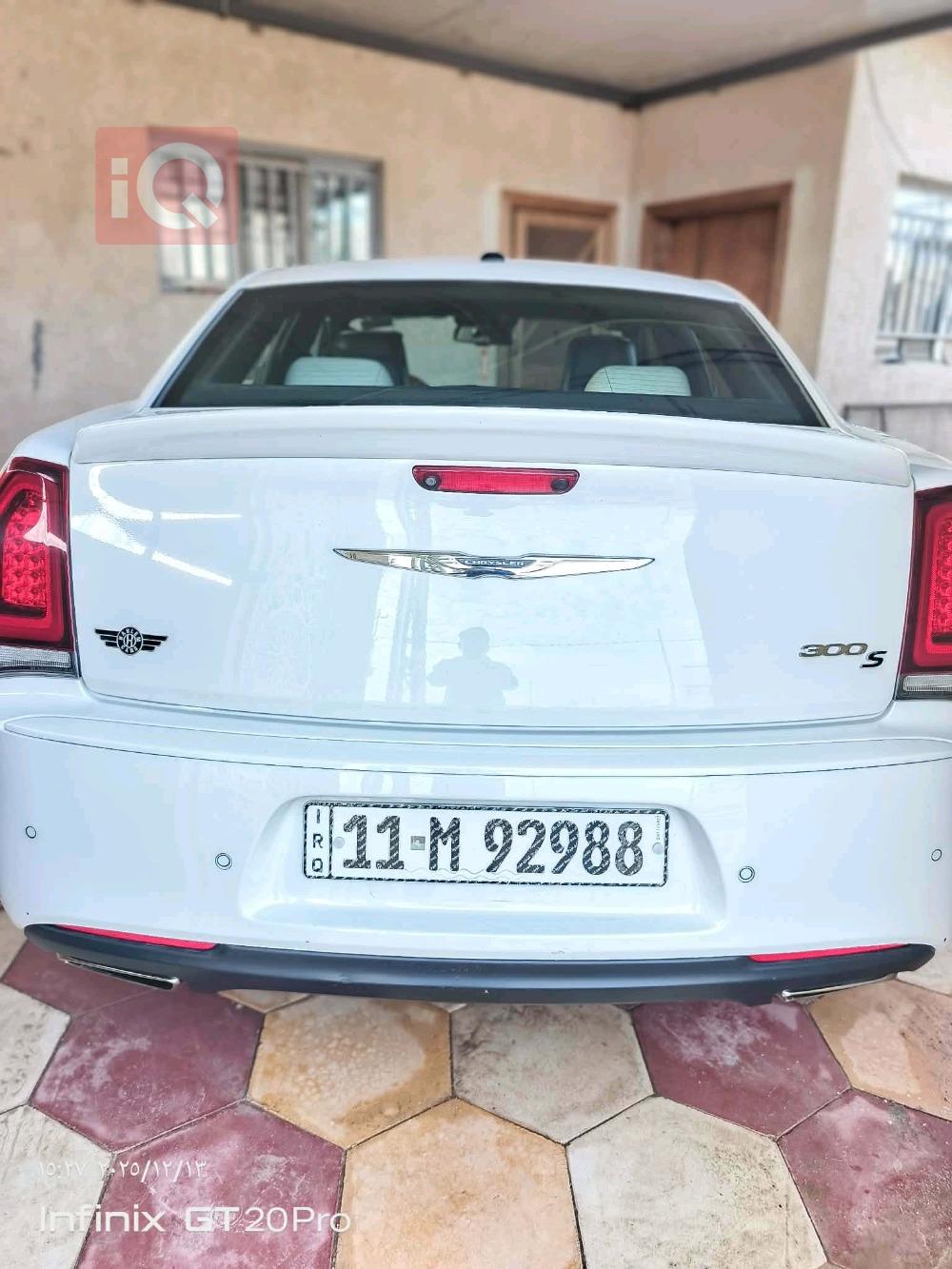 کرایسلەر 300